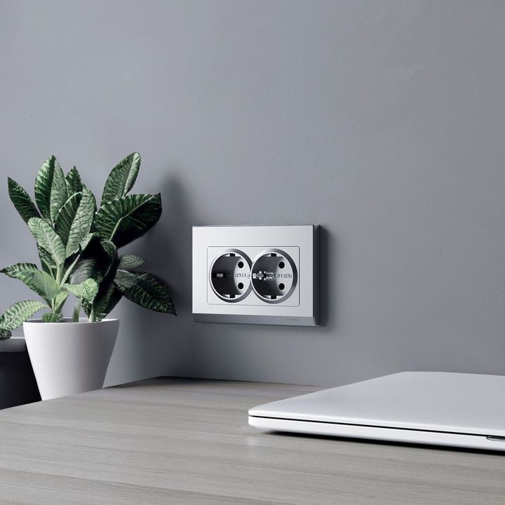 Розетка двойная с заземлением Werkel серебряный матовый W1172065 4690389195617