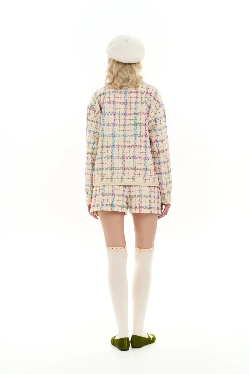 Шорты-бермуды с накладными карманами