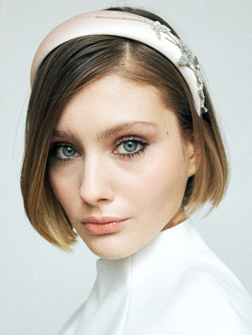 Ободок объемный розовый с бабочками