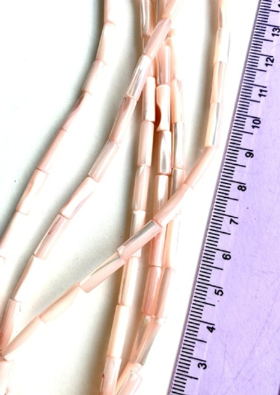 тр-18 Перламутр трубочка 13-14мм, персиковый, нить 40 см