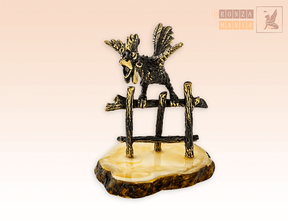 фигурка Петух на заборе на янтаре