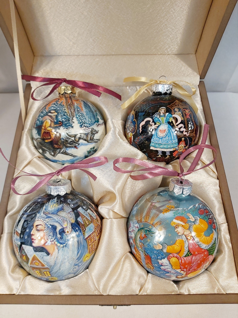 Сувенирный набор из 4-х новогодних шаров с ручной росписью Палех
