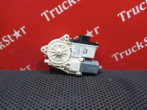 Моторчик стеклоподъемника левый 2018г