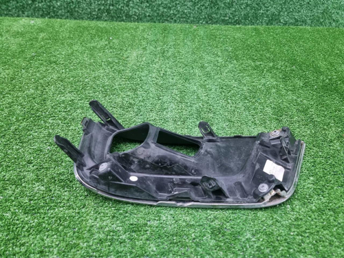 Накладка ПТФ левая Toyota Land Cruiser 300 (21-нв)