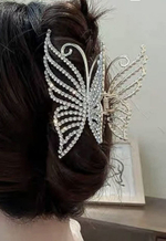 Заколка-краб большая "бабочка" инкрустированная  россыпью страз. 11,5см. Цвет серебро