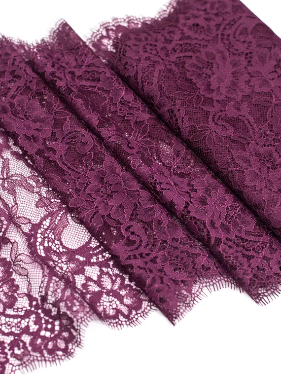 01-45 Кружево шантильи 24 см, слива