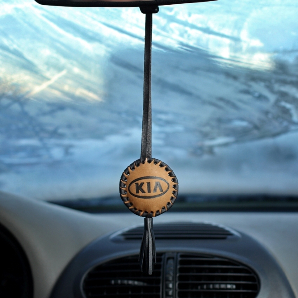 Кожаная подвеска с кисточкой на зеркало авто "KIA" OKAP-015