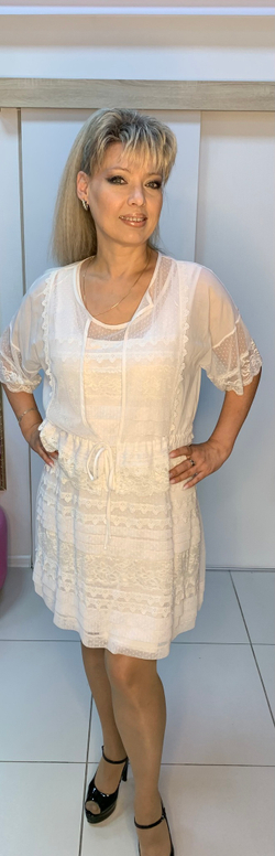 Нарядная белая двойка с кружевами и шитьем