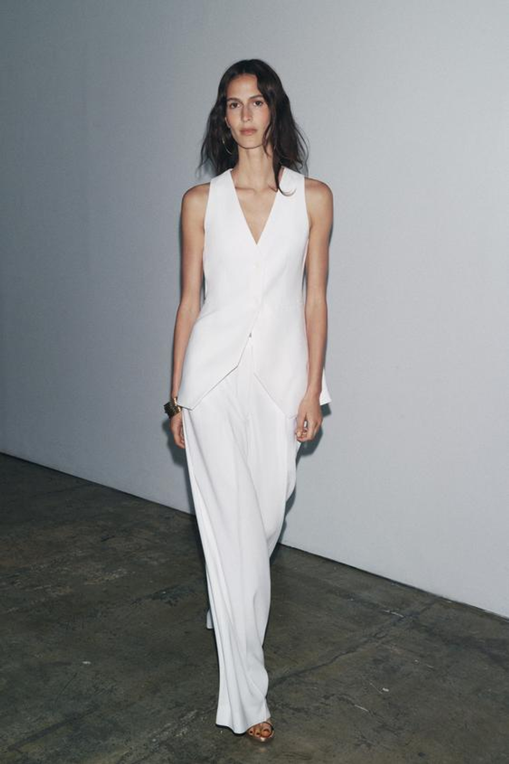 ZARA ПРИТАЛЕННЫЙ ЖИЛЕТ — ZW COLLECTION, ЭКРЮ