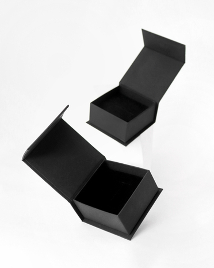 Футляр картонный с перекидной крышкой, серия "МАРК", 63х63х33 мм