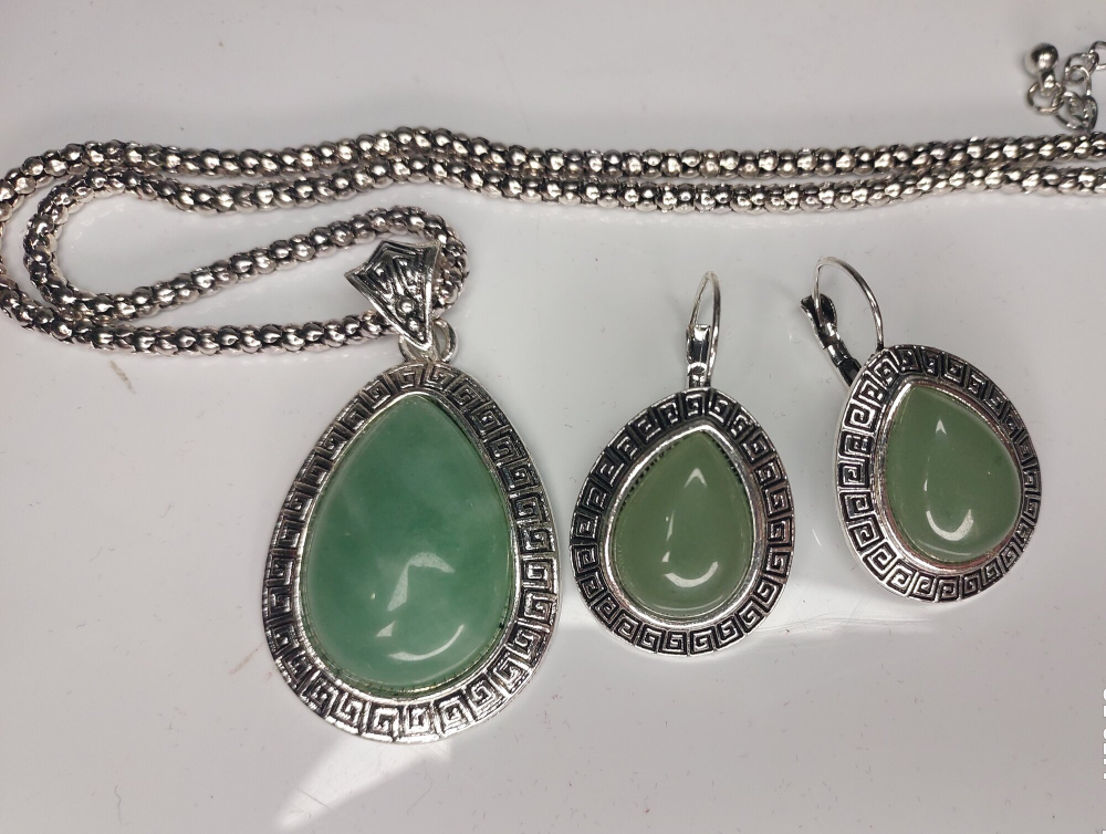 Комплект бижутерии Нефрит подвеска цепочка серьги, браслет. Капля (натуральный камень, бижутерный сплав)