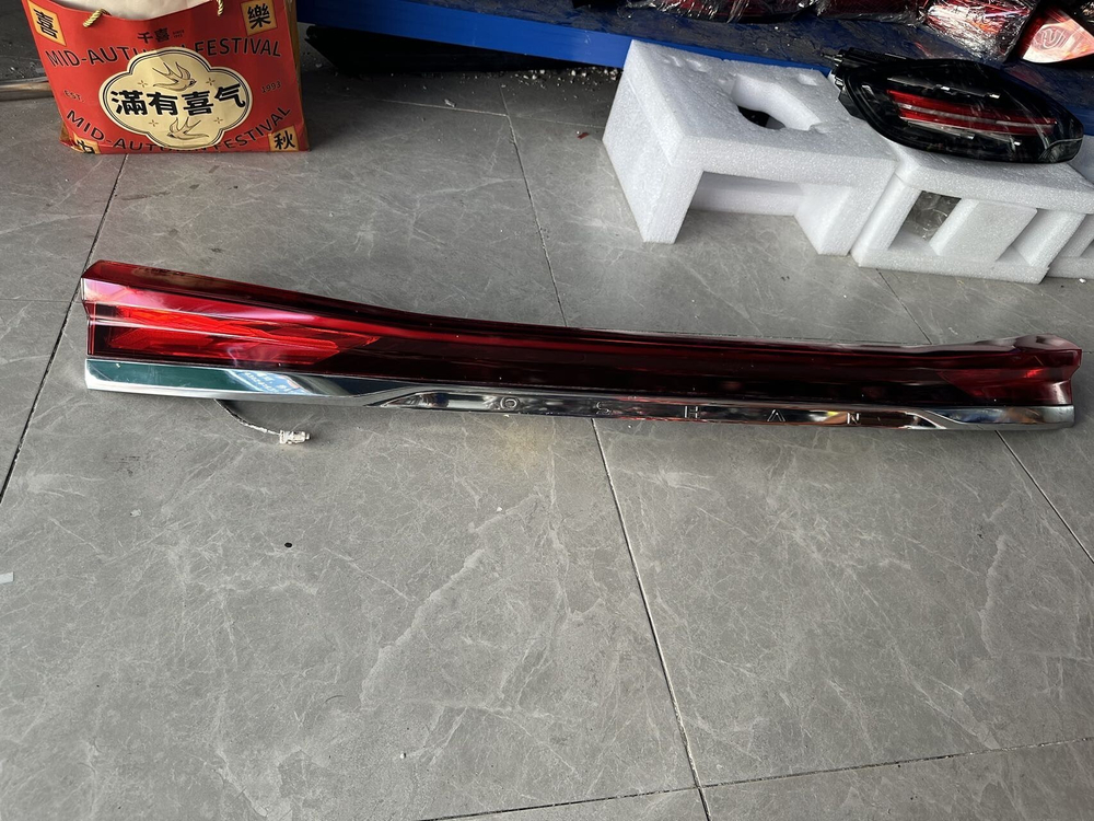 Задняя декоративная traversa фонарь на Changan Oshan X7 Plus