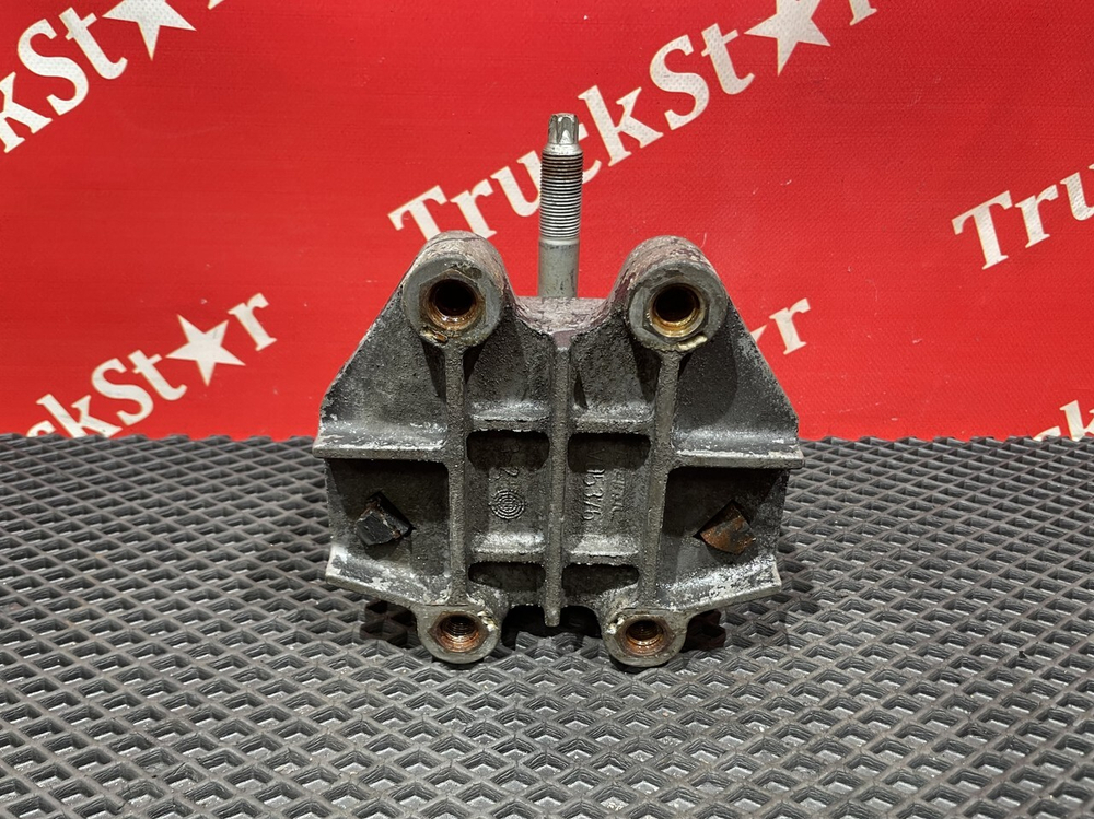 Подушка двигателя передняя