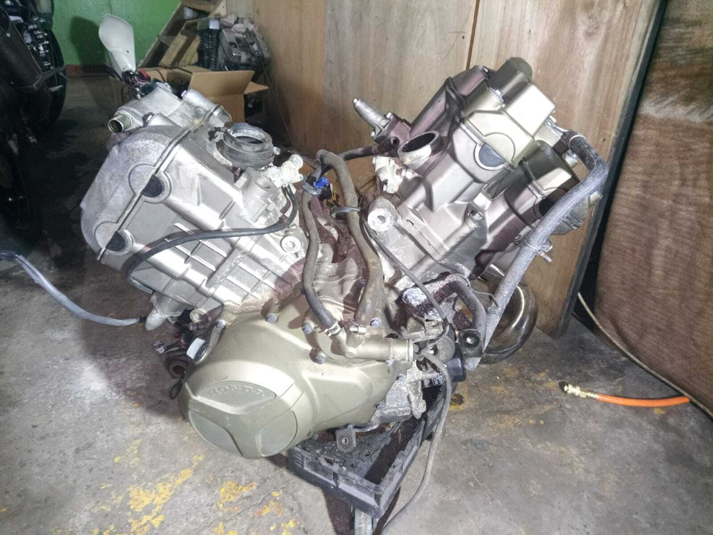 двигатель Honda XL1000 Varadero SD01 (без стартера и статора генератора)