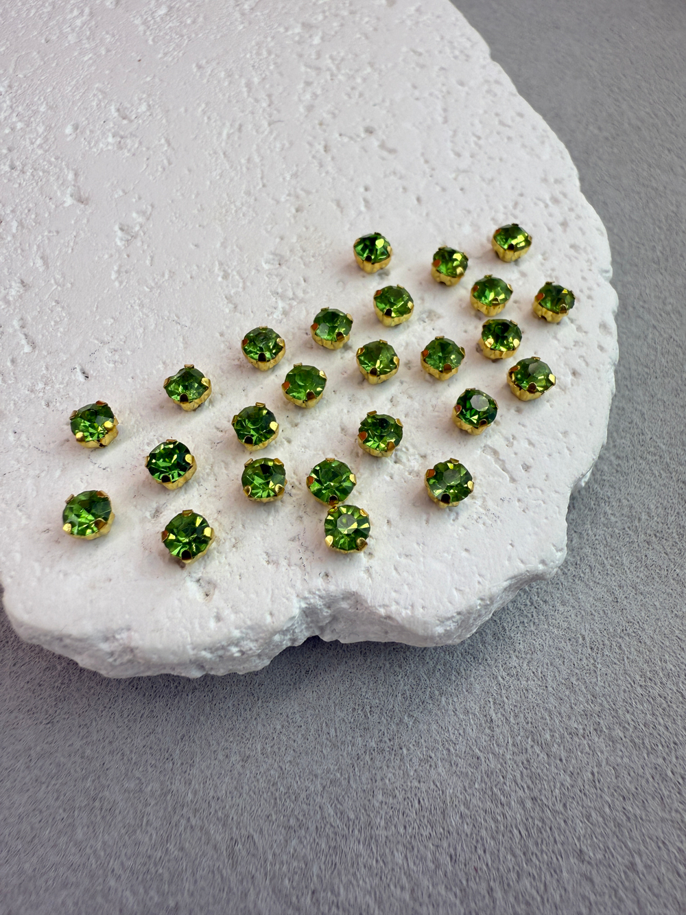 Шатоны 4 мм, Салатовый в золоте, 25 шт