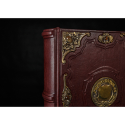 Подарочная родословная книга "Ювелирная" из натуральной кожи, с накладкой-надписью (бордовая)