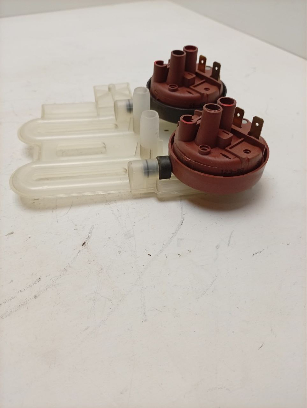 ESL4120 ктп1 Датчик уровня для посудомоечных машин с креплением Electrolux, AEG, Zanussi 15262960 б/у