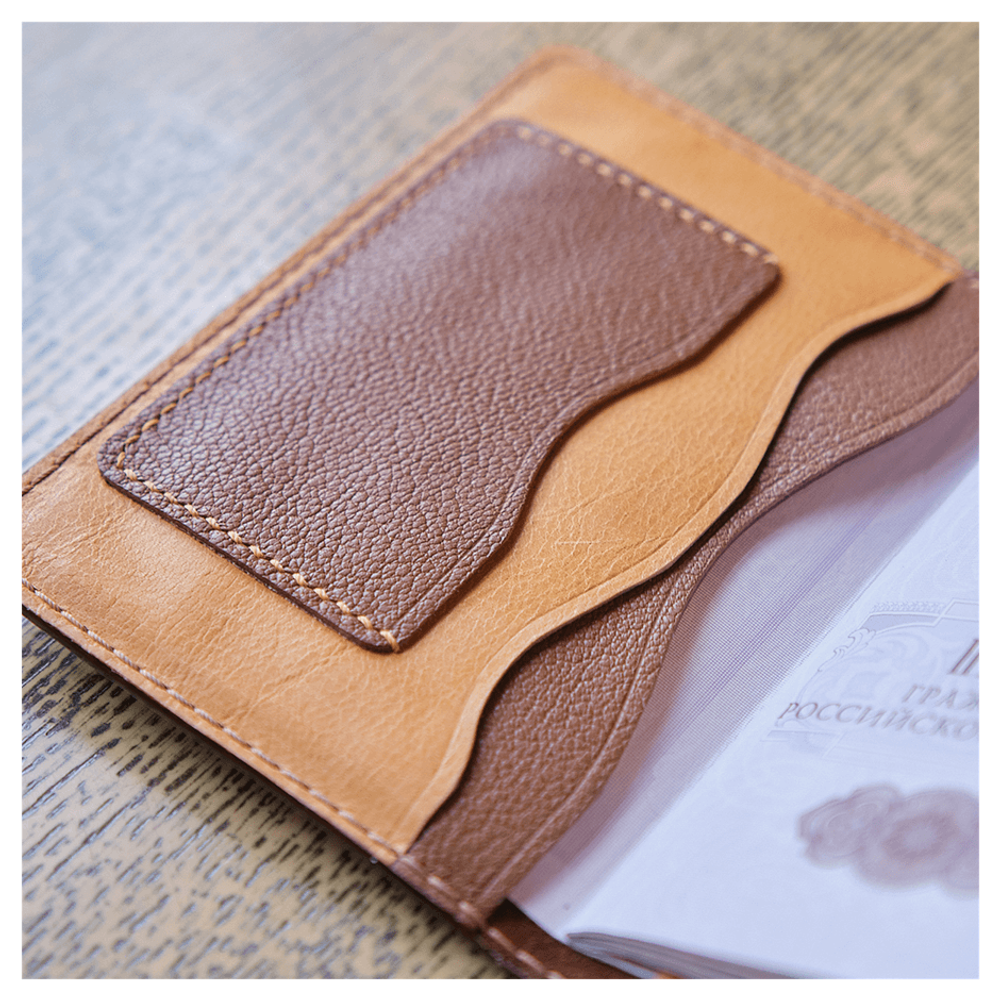 Кожаная обложка на паспорт «Лев»