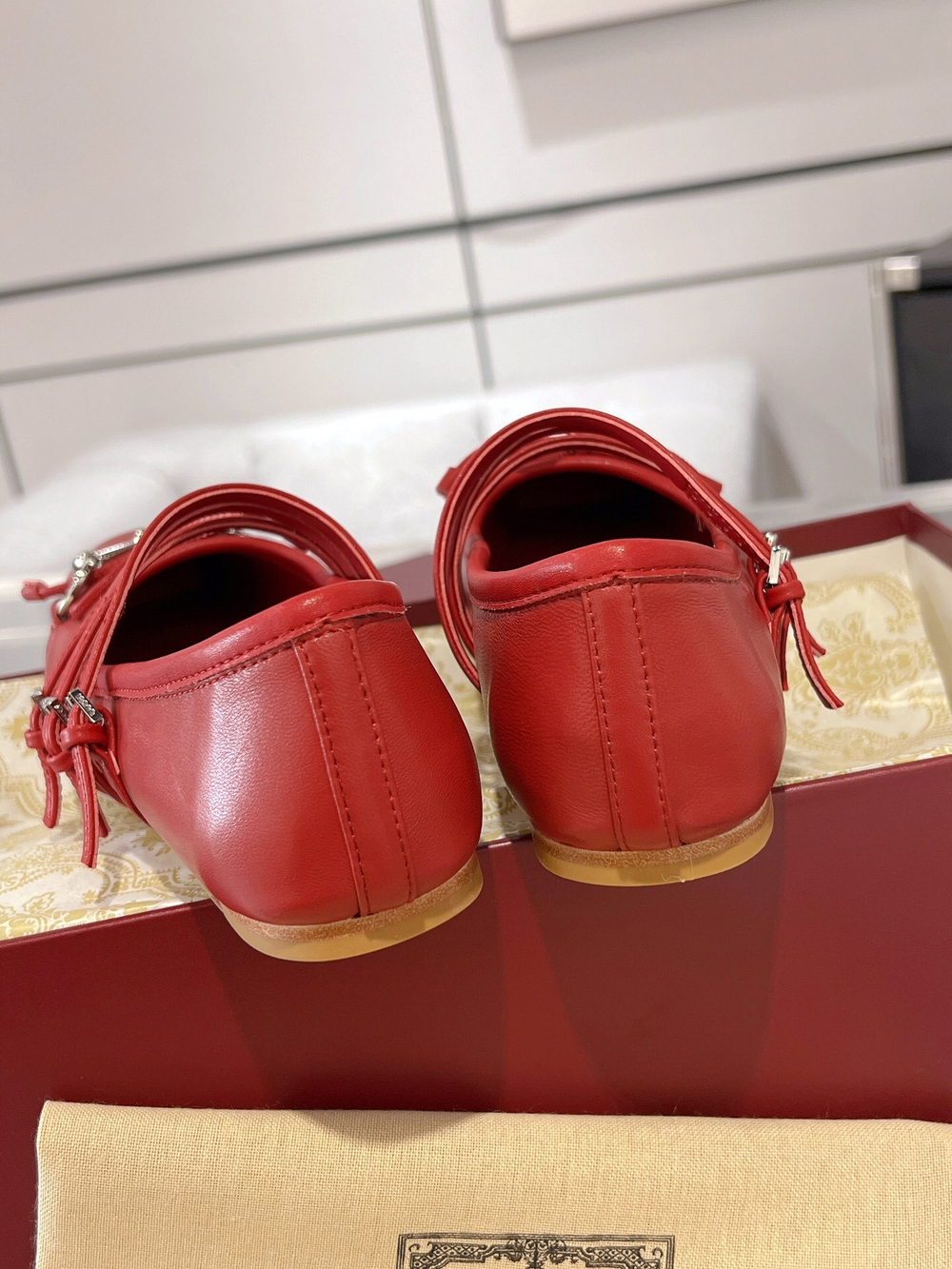 Gucci Flats (2 colors)