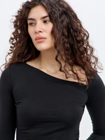 Черный лонгслив Джейн с асимметричным вырезом