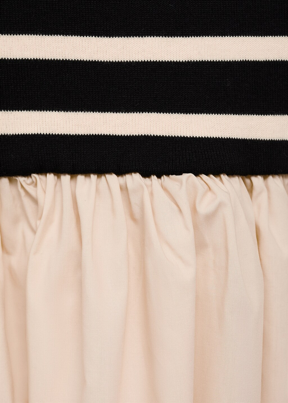 Короткое платье комбинированного дизайна