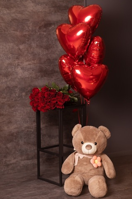 СЕТ 7 «Красные розы премиум сорта, охапка шаров и огромный мягкий медведь»