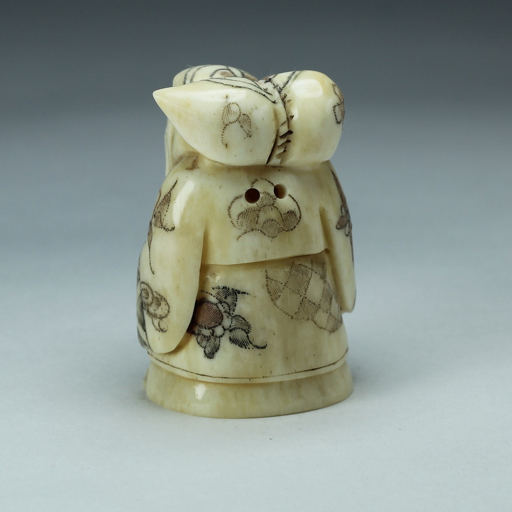 Нэцкэ Фукурокудзю с тыквой горлянкой через плечо