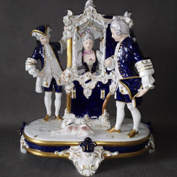 Фарфоровая композиция «Прогулка на портшезе». Чехия, Ройял Дукс (Royal Dux). ХХ в.