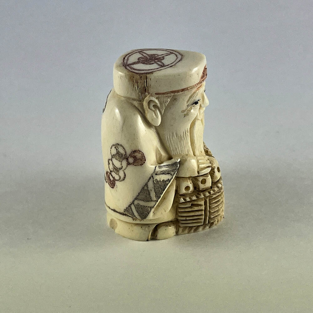 Статуэтка нэцкэ Дзюродзин с корзиной священных карпов