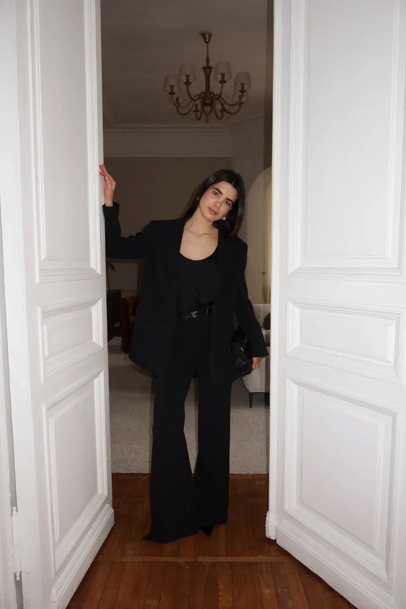 Майка из шелка черная