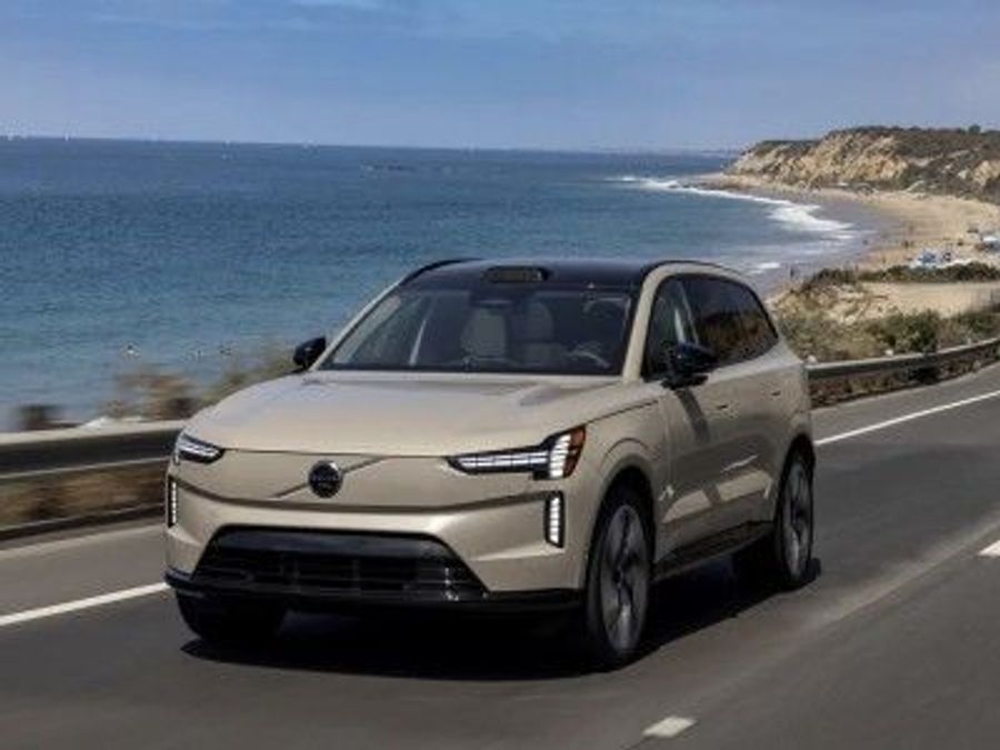 Volvo пересмотрела планы по отказу от бензиновых авто