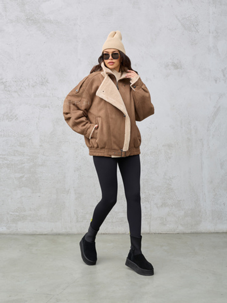 Коричневая дубленка с воротником
