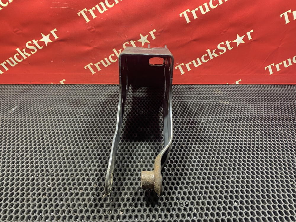 Кронштейн замка кабины правый