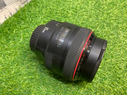 Canon EF 85mm 1.2L USM