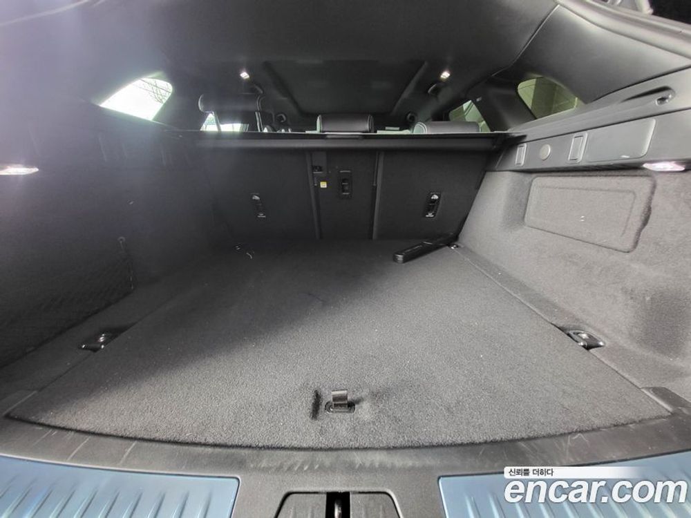 Land Rover Range Rover Bella 2.0 P250 R-Dynamic SE (08.2023)