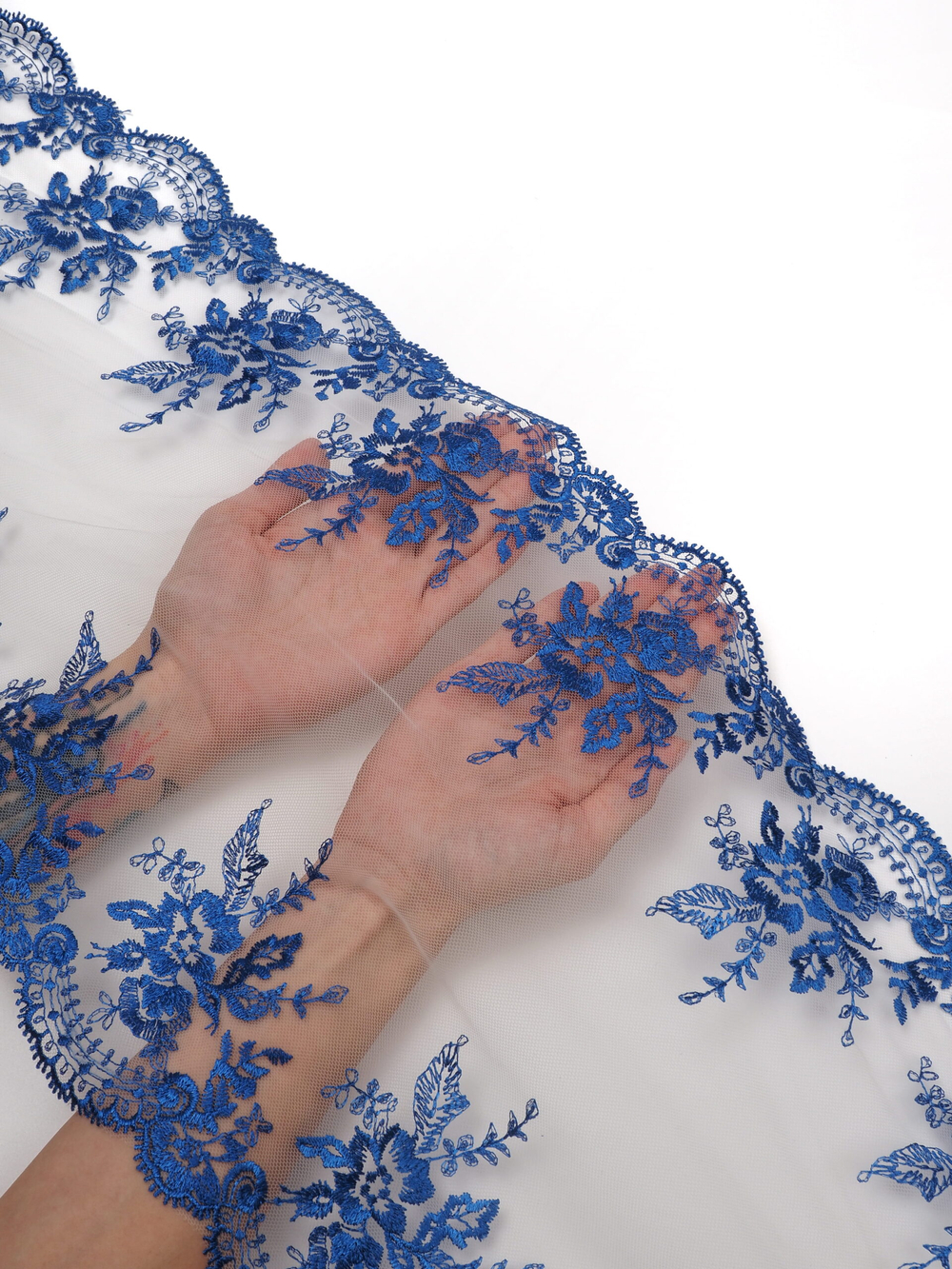 Кружево вышивка на сетке молочная с ультрамарином неэластичная ширина 32 см