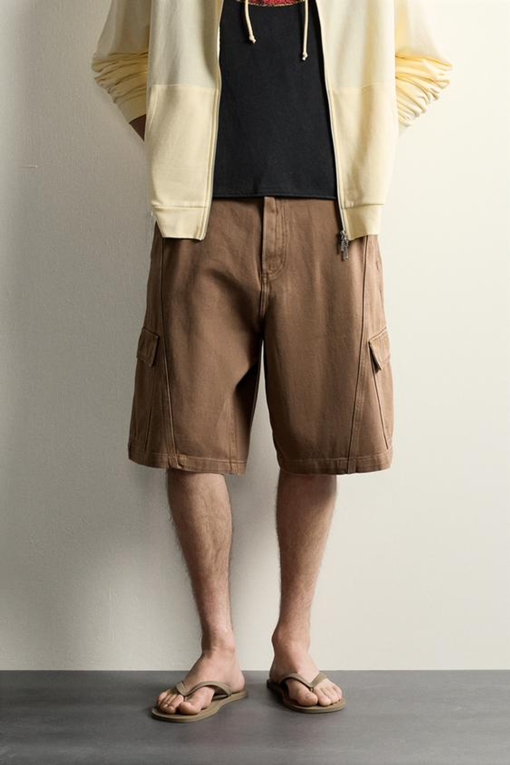 ZARA ШОРТЫ КАРГО RELAXED FIT СО ШВАМИ, КОРИЧНЕВЫЙ