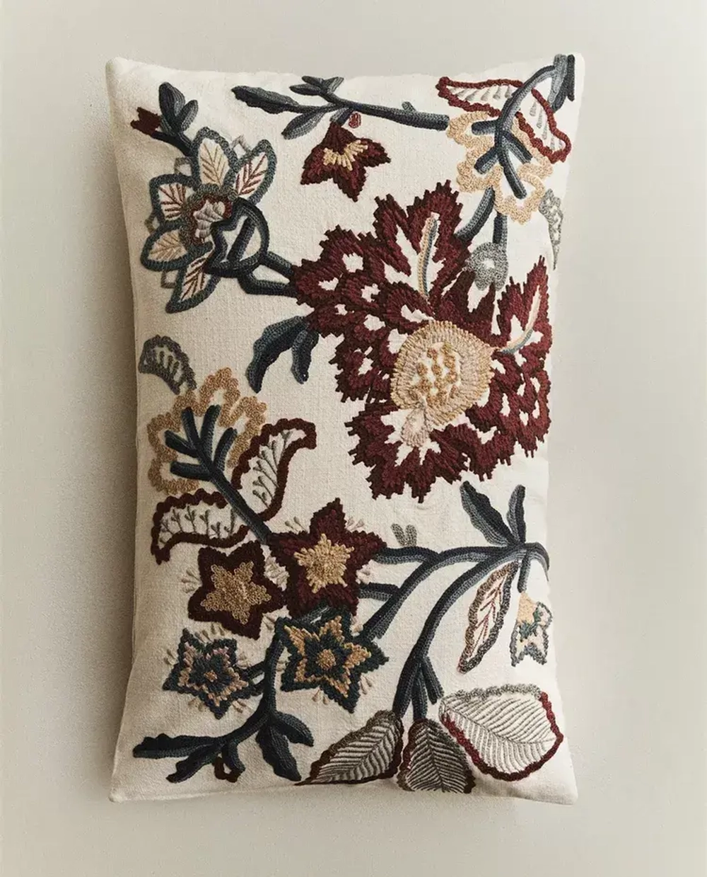ZARA HOME НАВОЛОЧКА ДЛЯ ДЕКОРАТИВНОЙ ПОДУШКИ С ВЫШИВКОЙ, ЭКРЮ