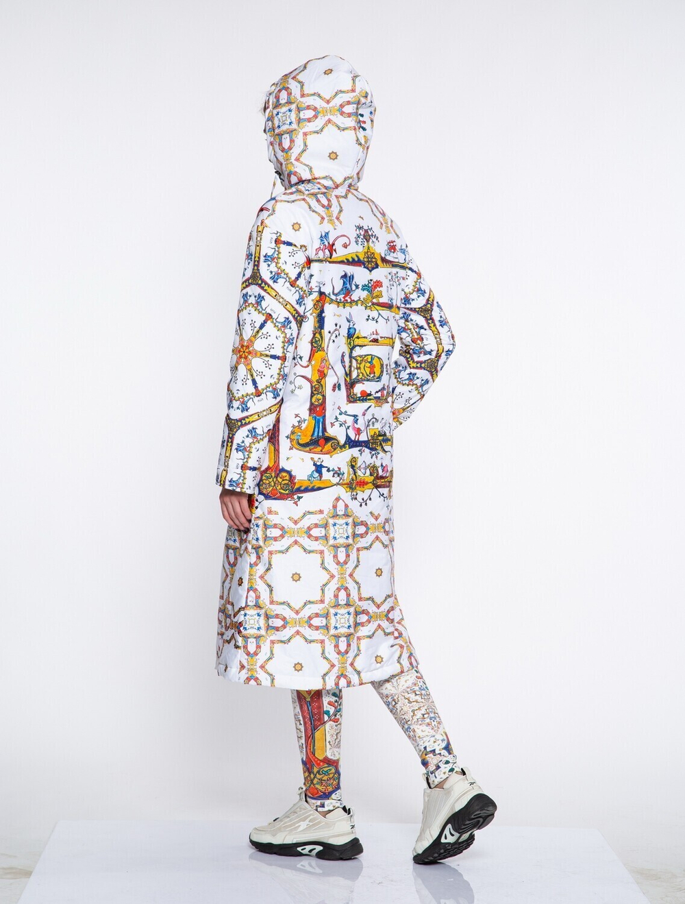 Пальто "Лабиринт", по мотивам средневековых буквиц и фантастических существ со страниц Псалтыри Латтрелла