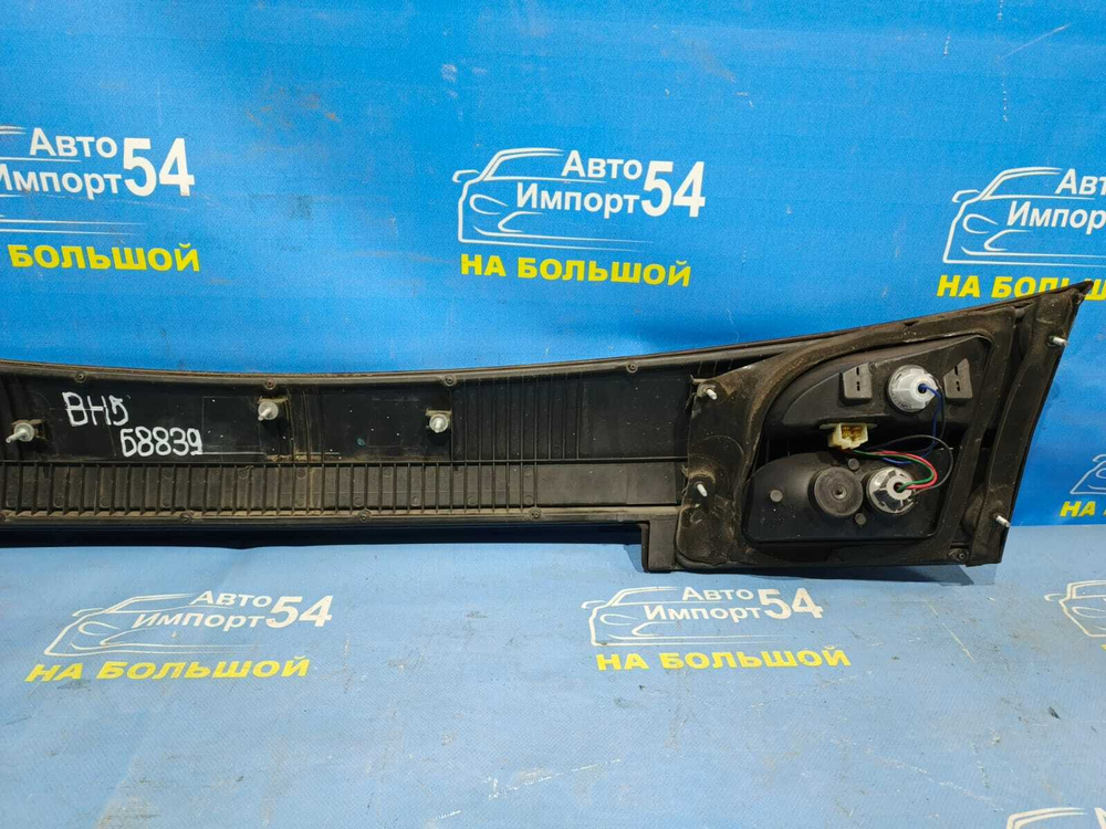 Вставка в багажник центральная SUBARU LEGACY LANCASTER 1998-2003