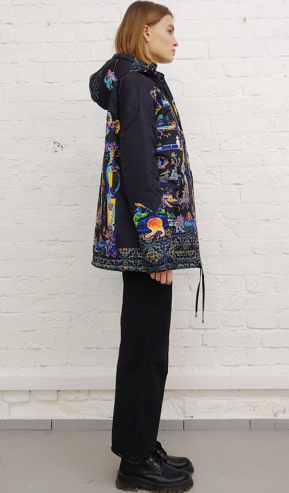 Двусторонняя куртка "Связь времён. Графика на чёрном", по мотивам абстрактной живописи Василия Кандинского и фантастических существ со страниц Псалтыри Латтрелла.