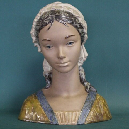 Бюст девушки