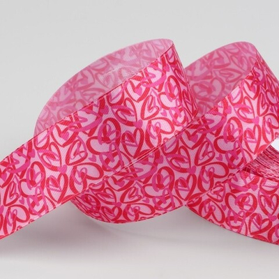 Атласная лента с сердечками 25 мм