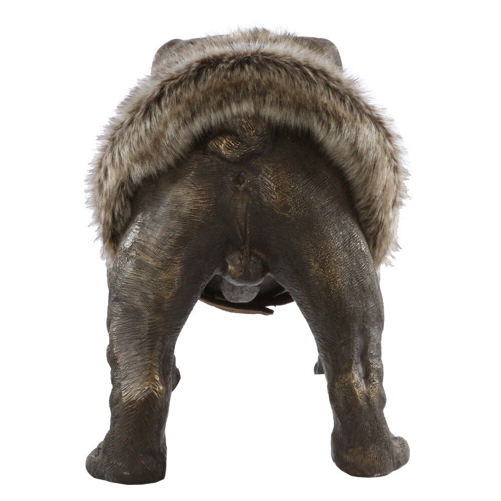 Садовая скульптура Сэр Винстон с накидкой