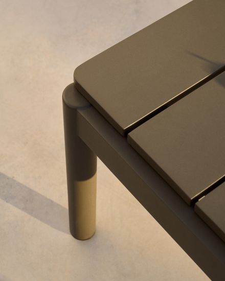 Журнальный столик Sorells из зеленого алюминия 63 x 149 см