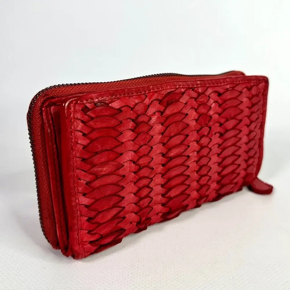Женский кошелек из натуральной винтажной кожи красного цвета