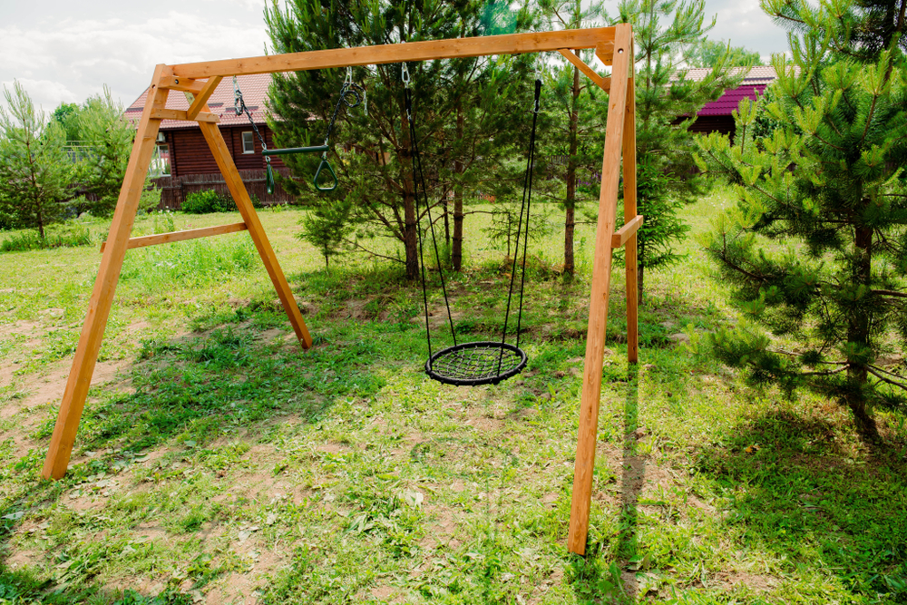 Деревянные качели с гнездом 60см и трапецией