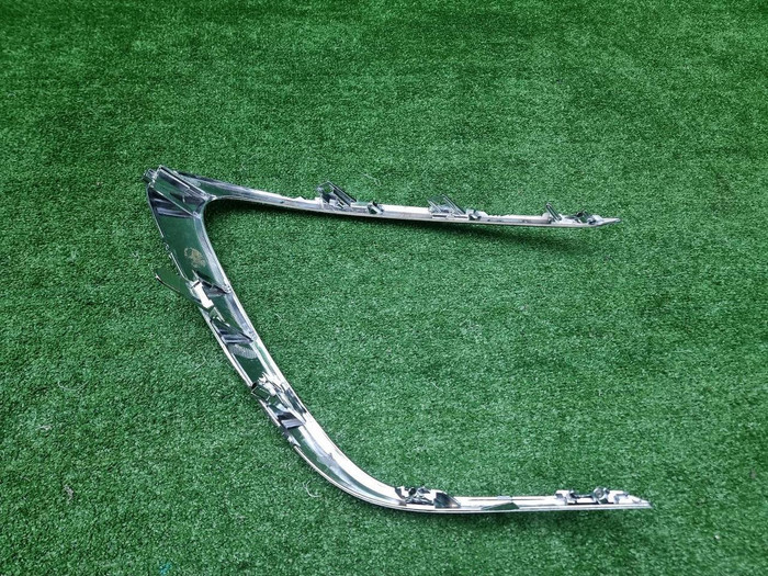 Молдинг переднего бампера Toyota Camry xv70 20-нв