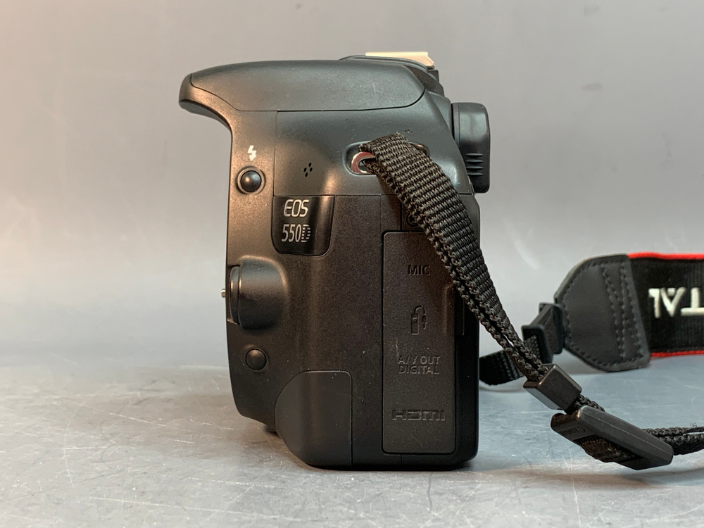 Canon EOS 550D Kit 18-55mm 10.000 кадров