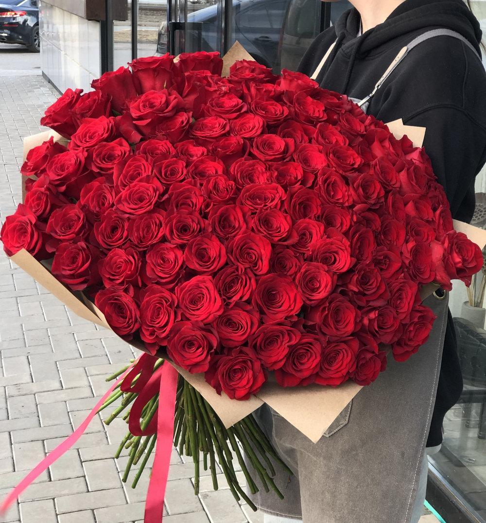 Букет красных роз 101
